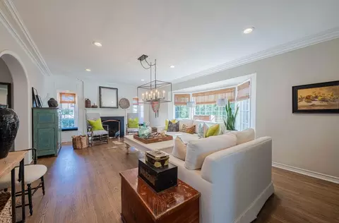 Living - 202 Pine St, Salinas, CA 93901 photo 1 of 9