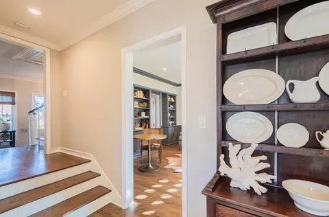 Entry Way - 202 Pine St, Salinas, CA 93901 photo 7 of 9