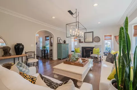 Living - 202 Pine St, Salinas, CA 93901 photo 4 of 9