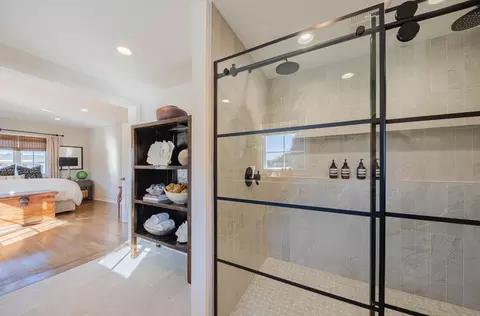 Bath - 202 Pine St, Salinas, CA 93901 photo 4 of 10