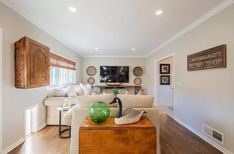Living - 202 Pine St, Salinas, CA 93901 photo 7 of 9