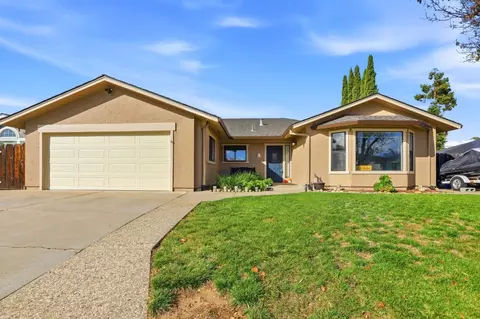 1090 Nez Perce Dr, Hollister, CA 95023