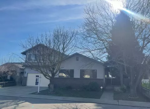 1016 Lombardy Dr, Modesto, CA 95351