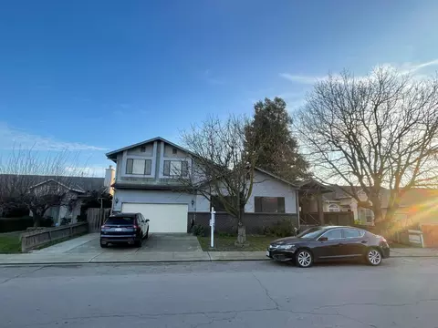 Exterior - 1016 Lombardy Dr, Modesto, CA 95351 photo 3 of 9