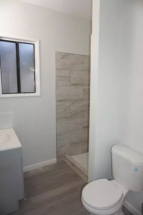 Bath - 1016 Lombardy Dr, Modesto, CA 95351 photo 2 of 6