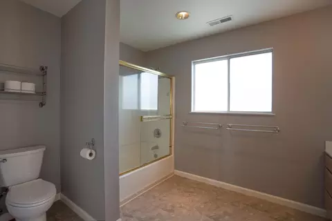 Bath - 1336 Luxton St, Seaside, CA 93955 photo 4 of 6