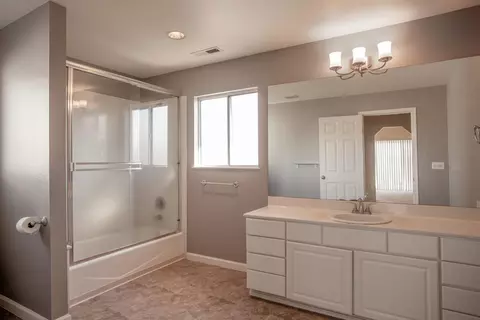 Bath - 1336 Luxton St, Seaside, CA 93955 photo 2 of 6