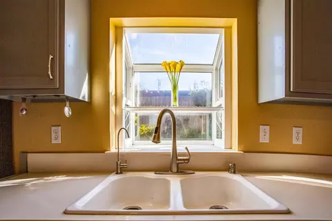 Kitchen - 1336 Luxton St, Seaside, CA 93955 photo 3 of 4
