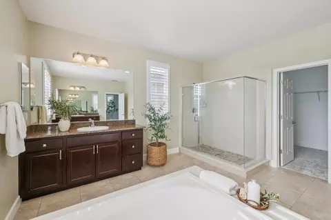 Bath - 803 Sunrise Dr, Gilroy, CA 95020 photo 3 of 6