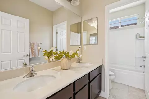 Bath - 803 Sunrise Dr, Gilroy, CA 95020 photo 5 of 6