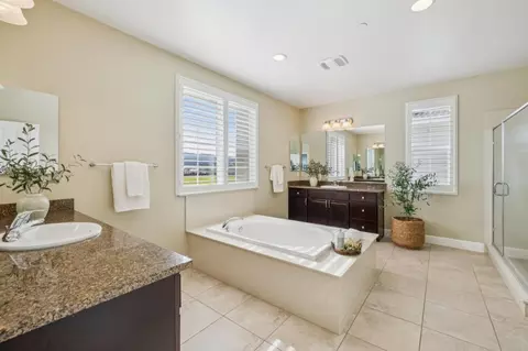 Bath - 803 Sunrise Dr, Gilroy, CA 95020 photo 1 of 6