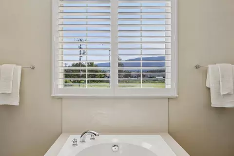 Bath - 803 Sunrise Dr, Gilroy, CA 95020 photo 4 of 6