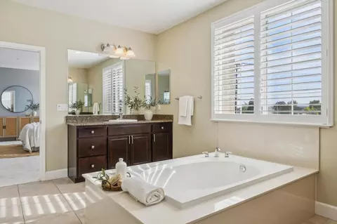 Bath - 803 Sunrise Dr, Gilroy, CA 95020 photo 2 of 6
