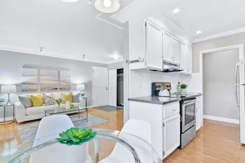 Kitchen - 280 Easy St 403, Mountain View, CA 94043 photo 1 of 3