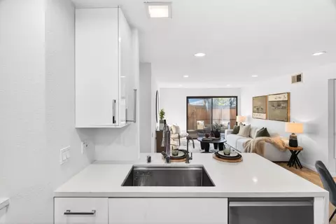 Kitchen - 286 Hackamore Cmn, Fremont, CA 94539 photo 4 of 5