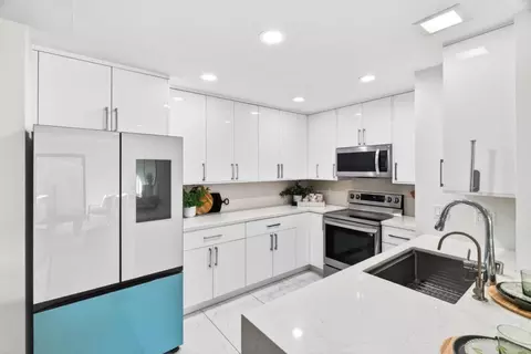 Kitchen - 286 Hackamore Cmn, Fremont, CA 94539 photo 2 of 5