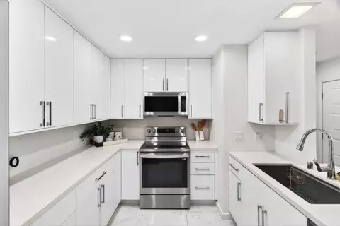 Kitchen - 286 Hackamore Cmn, Fremont, CA 94539 photo 3 of 5