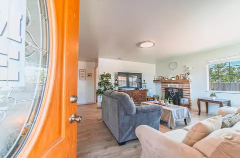 Entry Way - 336 Rainier Dr, Salinas, CA 93906 photo 2 of 5