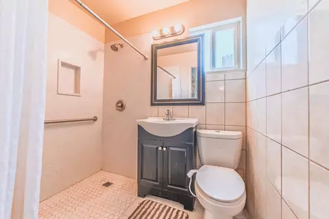 Bath - 336 Rainier Dr, Salinas, CA 93906 photo 3 of 3