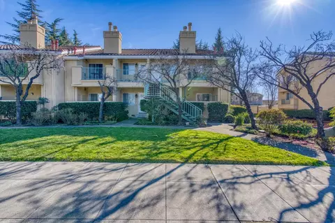 210 Sunnyhills Ct, Milpitas, CA 95035