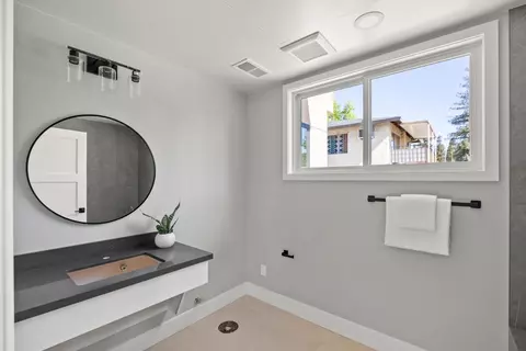 Bath - 523 Union Ave, Campbell, CA 95008 photo 2 of 10