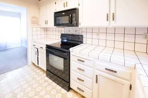 Kitchen - 134 Nissen Rd 2, Salinas, CA 93901 photo 2 of 2