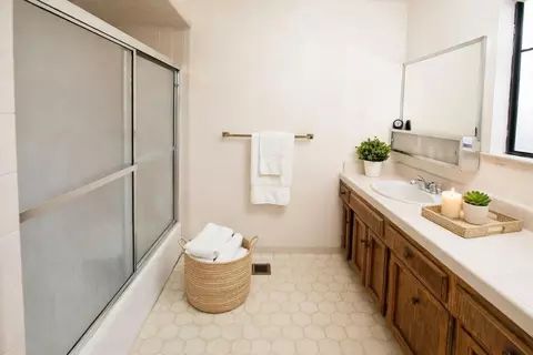 Bath - 134 Nissen Rd 2, Salinas, CA 93901 photo 1 of 4