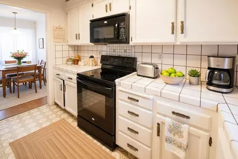 Kitchen - 134 Nissen Rd 2, Salinas, CA 93901 photo 1 of 2