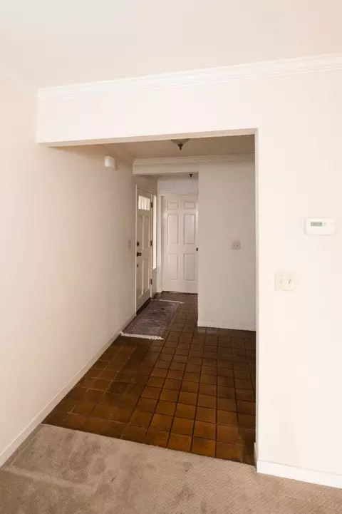 Entry Way - 134 Nissen Rd 2, Salinas, CA 93901 photo 2 of 4