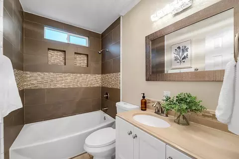 Bath - 12 Shawnee Ct, Seaside, CA 93955 photo 2 of 2