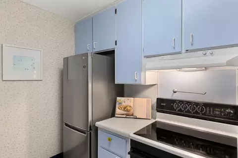Kitchen - 1055 Oddstad Blvd, Pacifica, CA 94044 photo 3 of 4