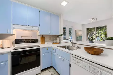 Kitchen - 1055 Oddstad Blvd, Pacifica, CA 94044 photo 2 of 4