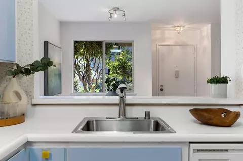 Kitchen - 1055 Oddstad Blvd, Pacifica, CA 94044 photo 4 of 4