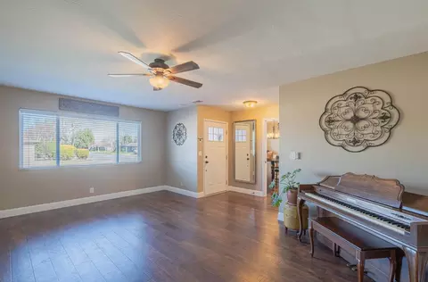 Living - 520 La Mesa Dr, Salinas, CA 93901 photo 2 of 5