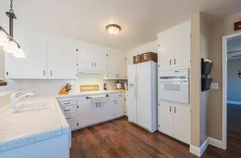 Kitchen - 520 La Mesa Dr, Salinas, CA 93901 photo 4 of 4