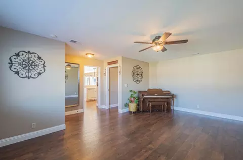 Living - 520 La Mesa Dr, Salinas, CA 93901 photo 3 of 5