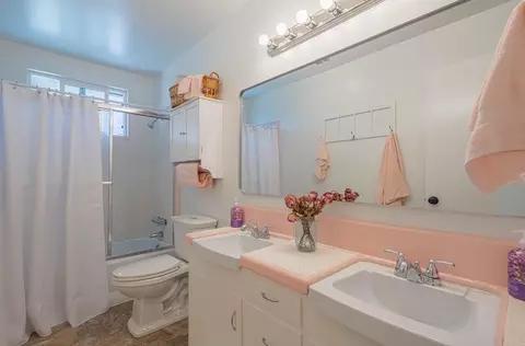 Bath - 520 La Mesa Dr, Salinas, CA 93901 photo 2 of 2