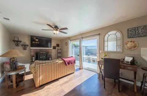Living - 520 La Mesa Dr, Salinas, CA 93901 photo 4 of 5