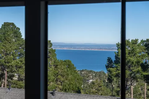 70 Forest Ridge Rd 22, Monterey, CA 93940