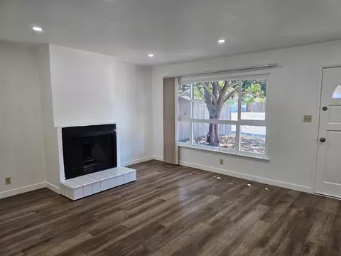 Living - 136 Mesa Verde St, Vallejo, CA 94589 photo 2 of 3