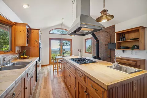 Kitchen - 1495 Dons Rd, Boulder Creek, CA 95006 photo 1 of 3