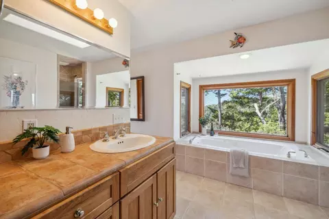 Bath - 1495 Dons Rd, Boulder Creek, CA 95006 photo 1 of 2
