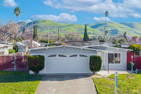 136 Lawton Dr, Milpitas, CA 95035