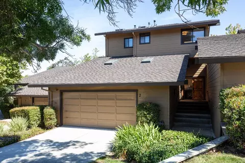 2 Hallmark Cir, Menlo Park, CA 94025