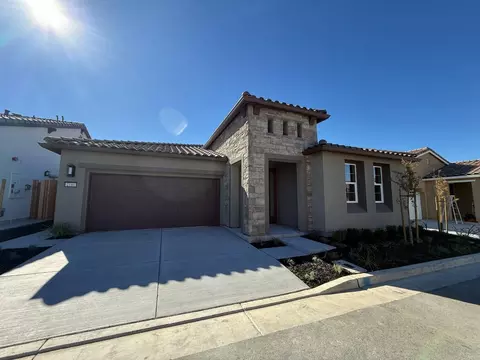 2180 Red Oak Dr, Hollister, CA 95023