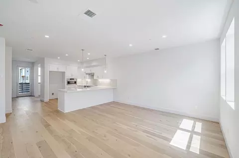Living - 3308 Seashell Ter, San Ramon, CA 94583 photo 2 of 3
