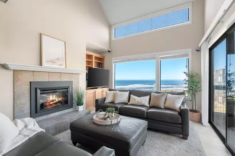 Living - 101 Shell Dr 64, Watsonville, CA 95076 photo 5 of 5