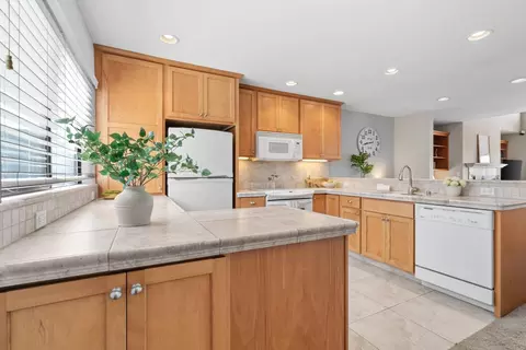 Kitchen - 101 Shell Dr 64, Watsonville, CA 95076 photo 2 of 6