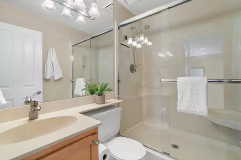 Bath - 101 Shell Dr 64, Watsonville, CA 95076 photo 1 of 2