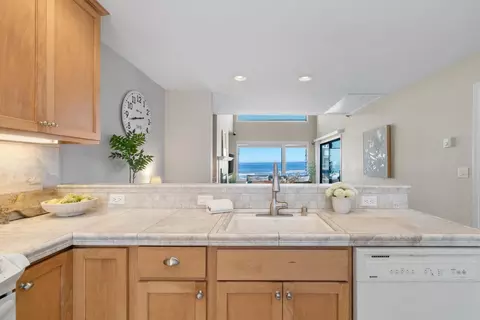 Kitchen - 101 Shell Dr 64, Watsonville, CA 95076 photo 1 of 6